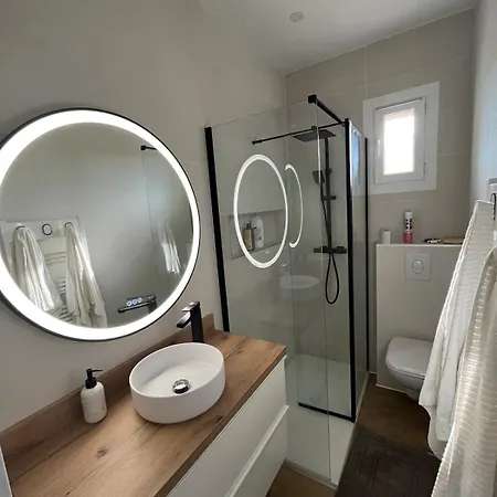 T2 Neuf Avec Vue à 2 Pas Du Centre Et Proche Des Plages Appartamento *