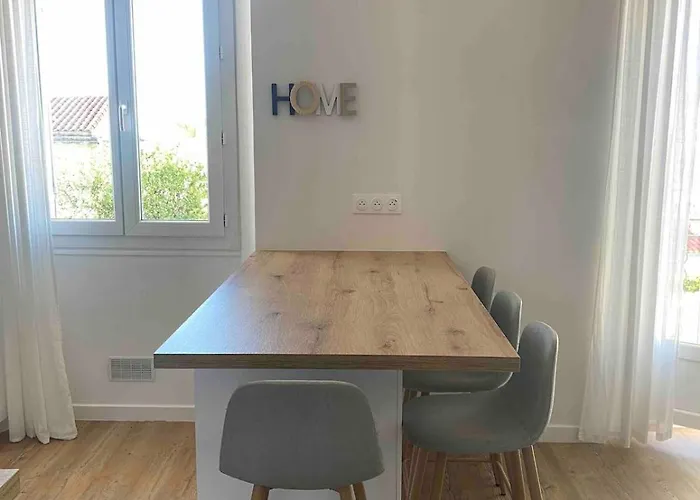 Apartament T2 Neuf Avec Vue A 2 Pas Du Centre Et Proche Des Plages *